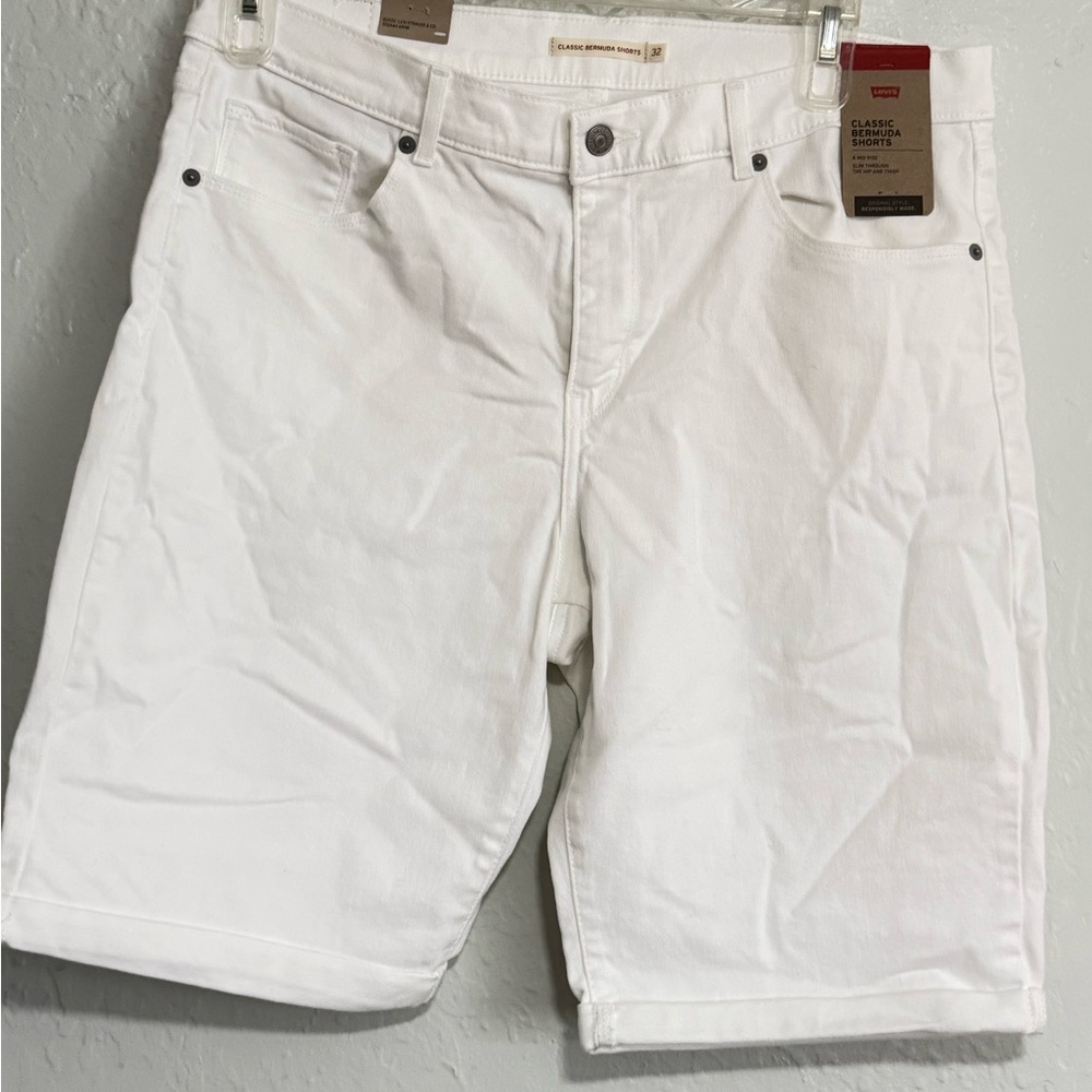 Levi's Classic White Bermuda Shorts